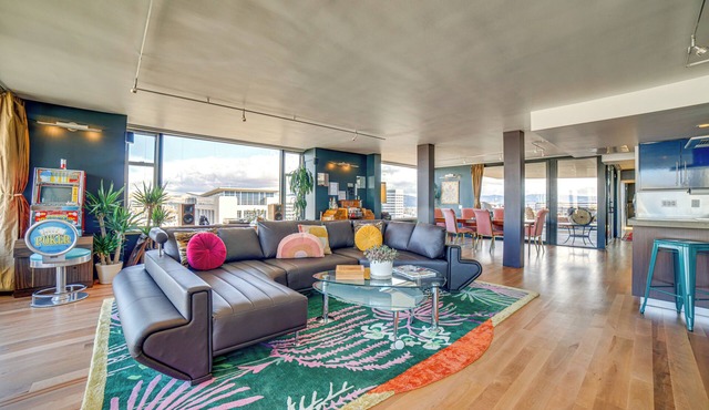 Luxe Dtwn Reno Penthouse ~ 3 Mi to Casinos!