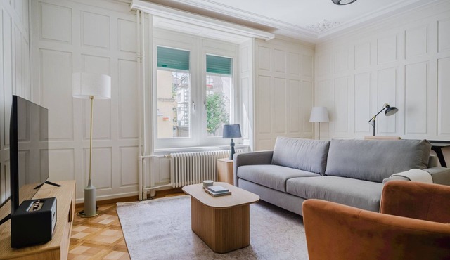Luxe Enge 2BR w/Shared W/D, near Local Market & Old Town, by Blueground