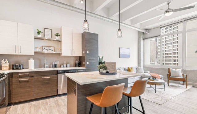 LUXE Escape 2BR High-Rise Near Downtown + Views