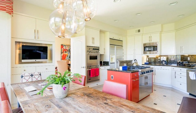 Luxe family home w/116 inch theatre, near beach w/private yard & EV chargers