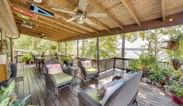Luxe Family Home w/Direct Table Rock Lake Access!