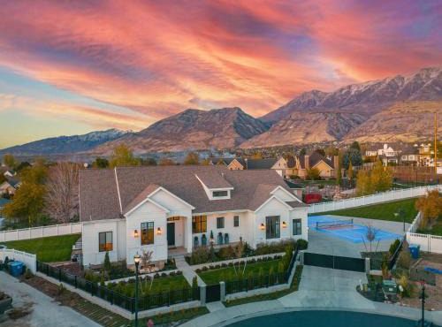 Luxe Family Retreat with Private Pickleball a Large Swim Spa indoor Movie Theatre 2 Outdoor Firepits a Home Gym and more