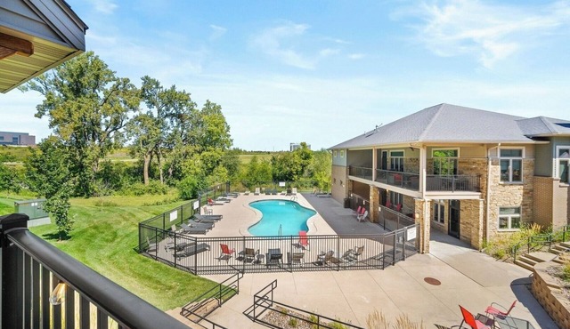 Luxe, First Floor Suite with Garage & Balcony