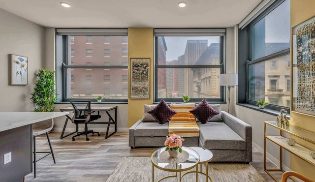 Luxe Flat w/Heated Pool & Sauna Gym Heart of DT