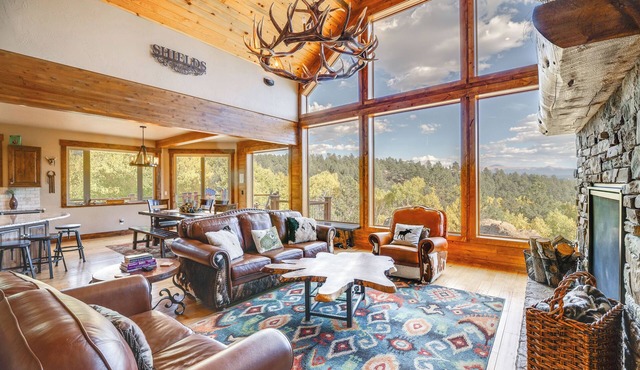 Luxe Florissant Home w/Pikes Peak Views!