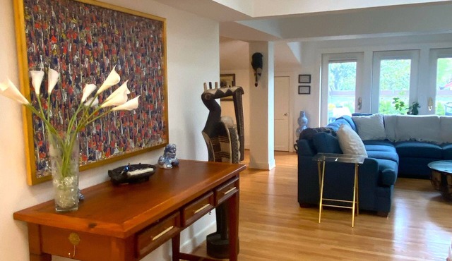 LUXE Georgetown Penthouse, Deck, Skylights, Pkg