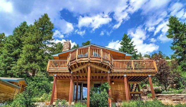 Luxe Getaway | Fireplace | Deck | Mtn Views | Wifi