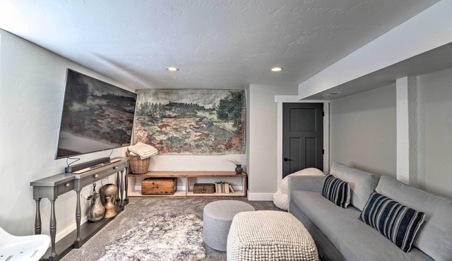 Luxe Glacier Getaway: Walk to Downtown Kalispell!