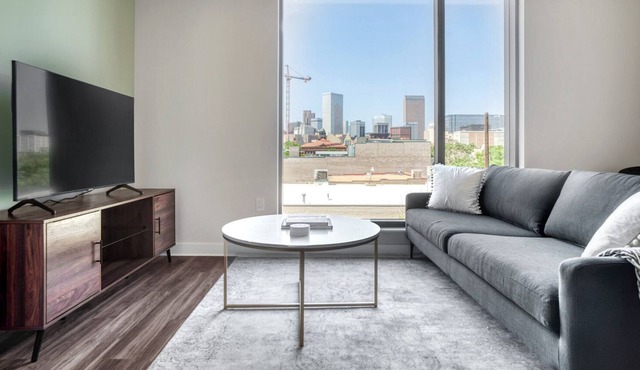 Luxe Golden Triangle 1BR w/ Pool, Gym & W/D, next to Park, by Blueground