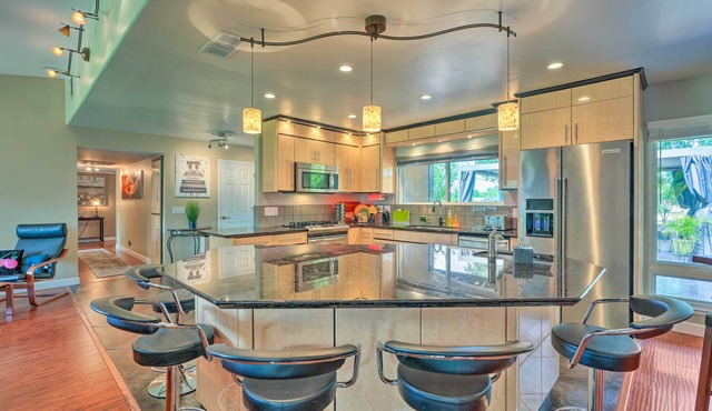 Luxe Granite Bay Home w/Hot Tub, Fire Pits!