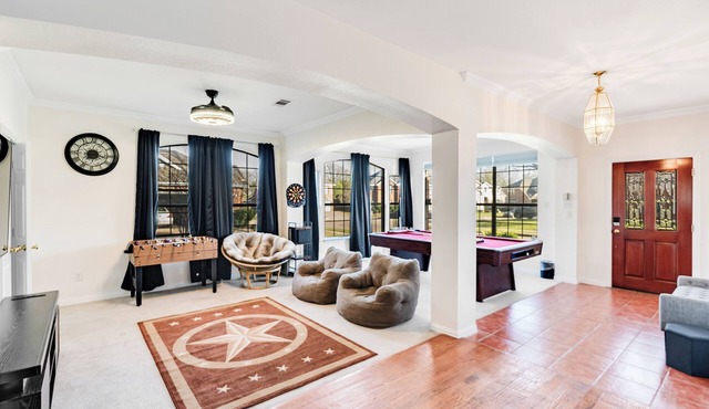 Luxe Group stay 3000 SQ FT with Theater, Games & Outdoor Entertainment