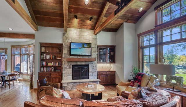 Luxe Guest House -Ideally located to Dtwn, ski resorts & recreational activities