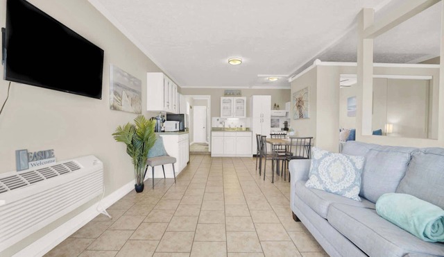 Luxe Guest Suite Near The Emerald Coast of PCB