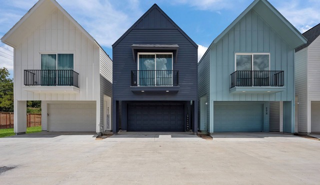 Luxe Heights 3BR Escape in Prime Location With Garage Access