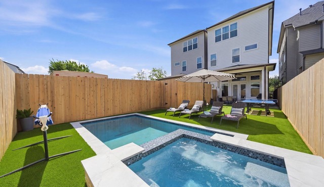 Luxe Heights Retreat With Heated Pool/Spa, Elevator, King En-suites And Theater
