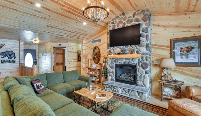 Luxe Hideaway on Houghton Lake: Families Welcome!