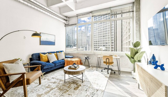 Luxe High-Rise Gem - Walk to Hilton & DT