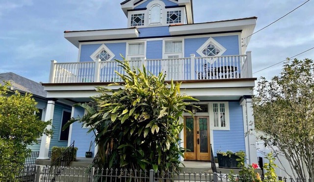 Luxe Historic Mid City | Balcony | Streetcar+Cafe