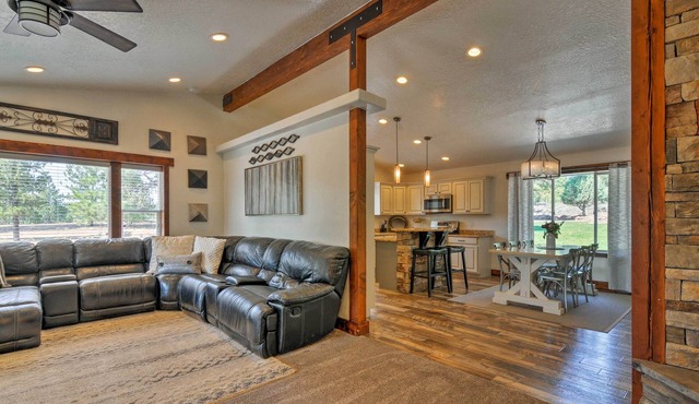 Luxe Home ~ 2 Mi to Bryce Canyon National Park!