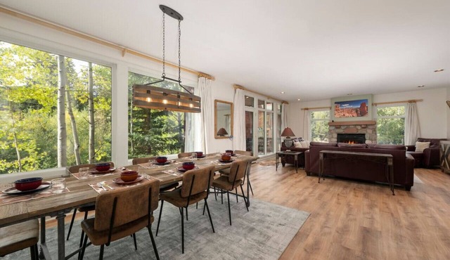 Luxe Home | Minutes To Skiing | Hot Tub