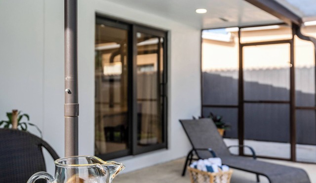 LUXE HOME: Private Pool, BBQ & Games - 10Min Airport