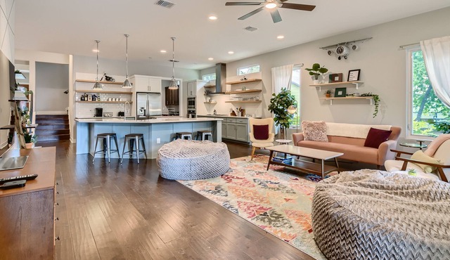 Luxe Home Sleeps 10, Neighborhood Pool, Minutes to Downtown ATX - by PMI Austin Metro