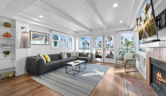 LUXE HOME SLEEPS 20 MISSION BEACH PARKING 4 CARS