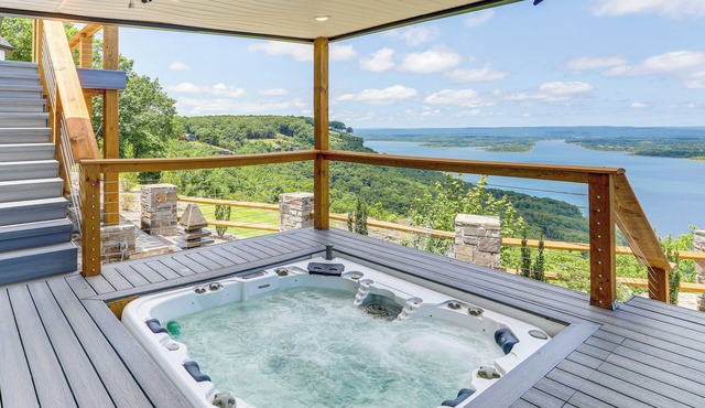 Luxe Home w/Panoramic Greers Ferry Lake Views