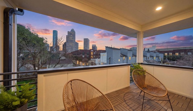 Luxe Home w/Skyline Deck Close Proximity to Downtown, 2 car garage and backyard