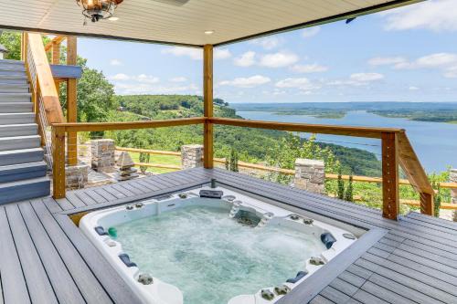 Luxe Home with Panoramic Greers Ferry Lake Views