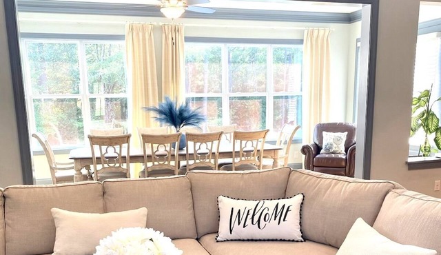 Luxe home with pool, near lake, golfing & more. Great for family vacations.