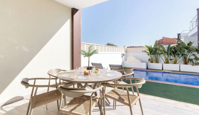 Luxe Home With Private Swimming Pool