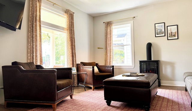 Luxe house near downtown with 4 bedrooms.
