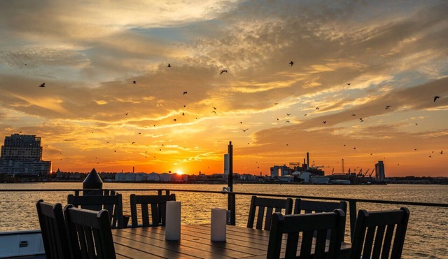 Luxe Houseboat with Epic 360 Views of Baltimore Harbor