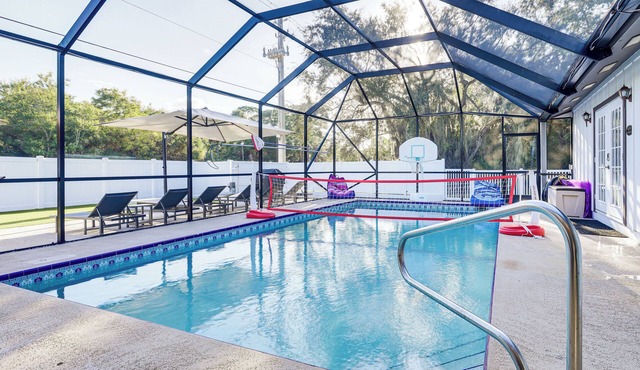 Luxe Jupiter Home w/Pool House, Near Golf & Beach