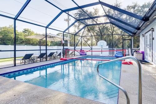 Luxe Jupiter Home with Pool House, Near Golf and Beach