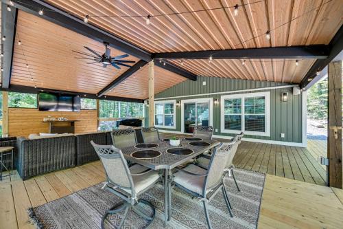 Luxe Kentucky Cabin Rental about 36 Mi to Mammoth Cave