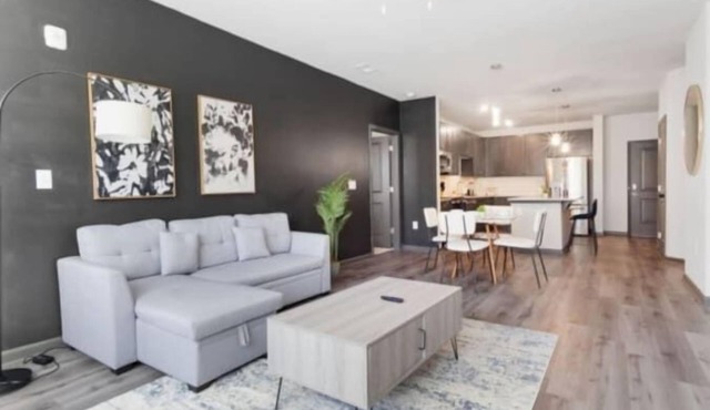Luxe King 2 Bedroom Suite in North Raleigh!