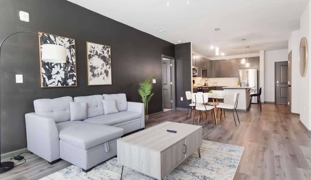Luxe King 2 Bedroom Suite in North Raleigh!