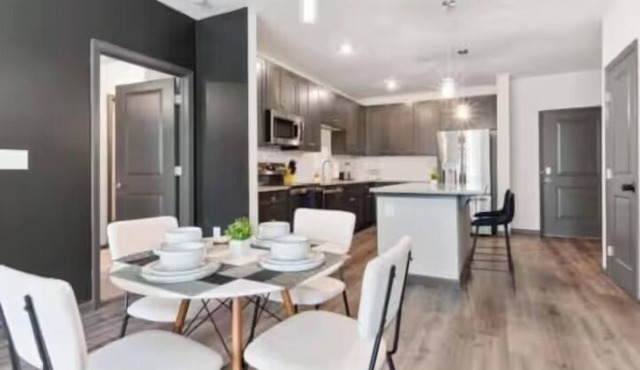 Luxe King 2BR Suite in North Raleigh