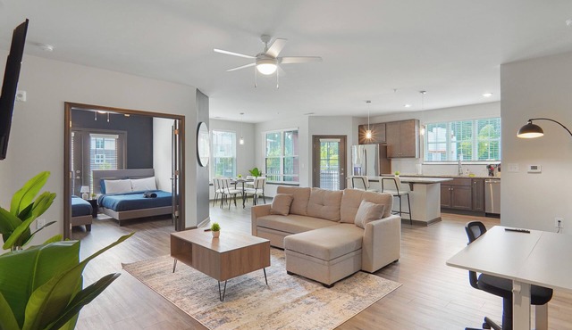 Luxe King 3BR Suite in North Raleigh