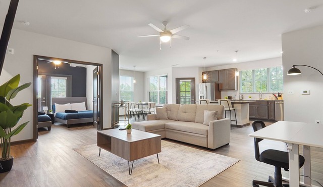 Luxe King 3BR Suite in North Raleigh