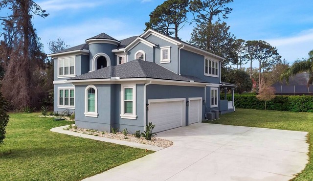 Luxe kitchen Minutes from the beach, near TPC Sawgrass w/game loft & patio