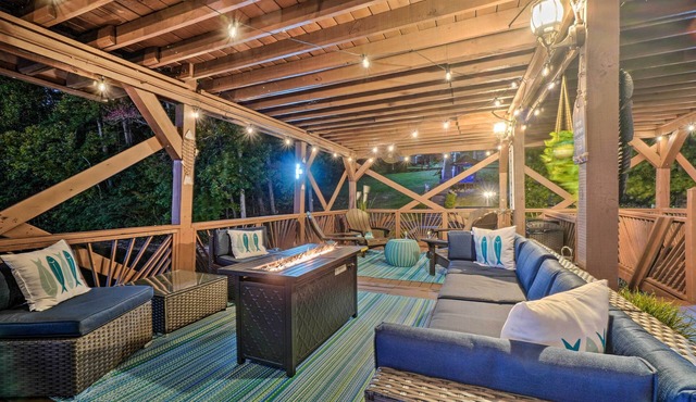 Luxe Lake Chickamauga Retreat w/Boat Dock!