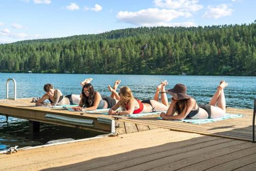 Luxe Lake Home Reflect Recharge and Reconnect