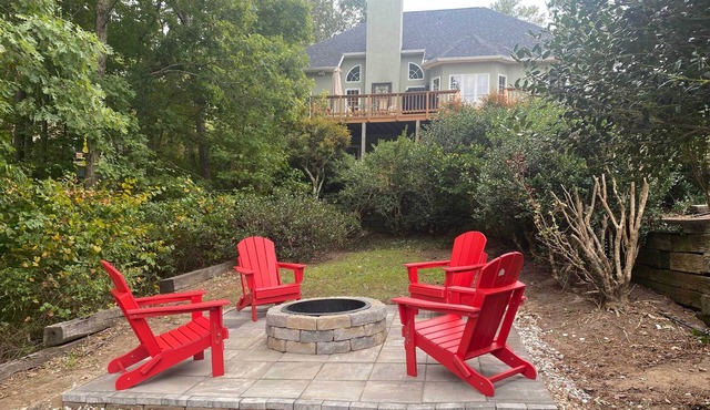 Luxe Lake House w/Pool & Dock on Deep Water Cove!