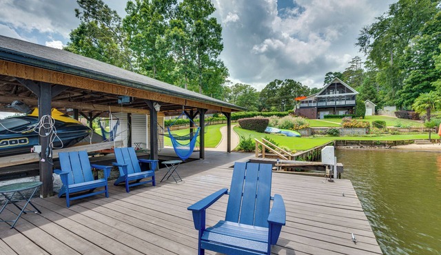 Luxe Lake Sinclair Living: Private Dock & Beach!