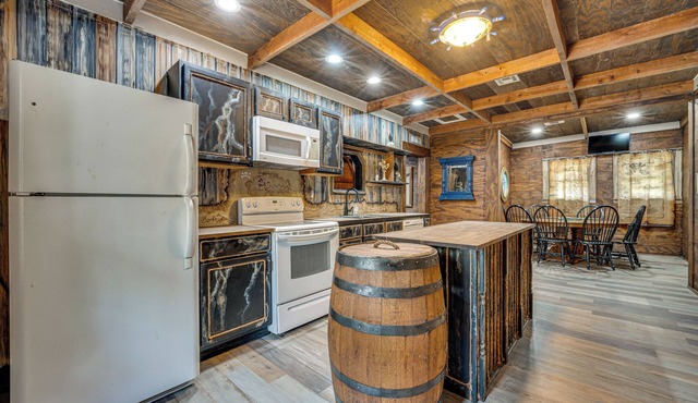 Luxe Lake Wales Villa: 'The Orlando Dragon Castle'