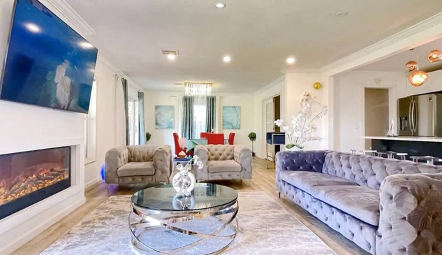 Luxe Lakefront downtown villa Universal Disney