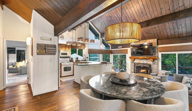 Luxe Lakefront Escape on Coveted & Tranquil N Bay!